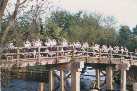 Dancing over the Kettle Bridge on May Day
